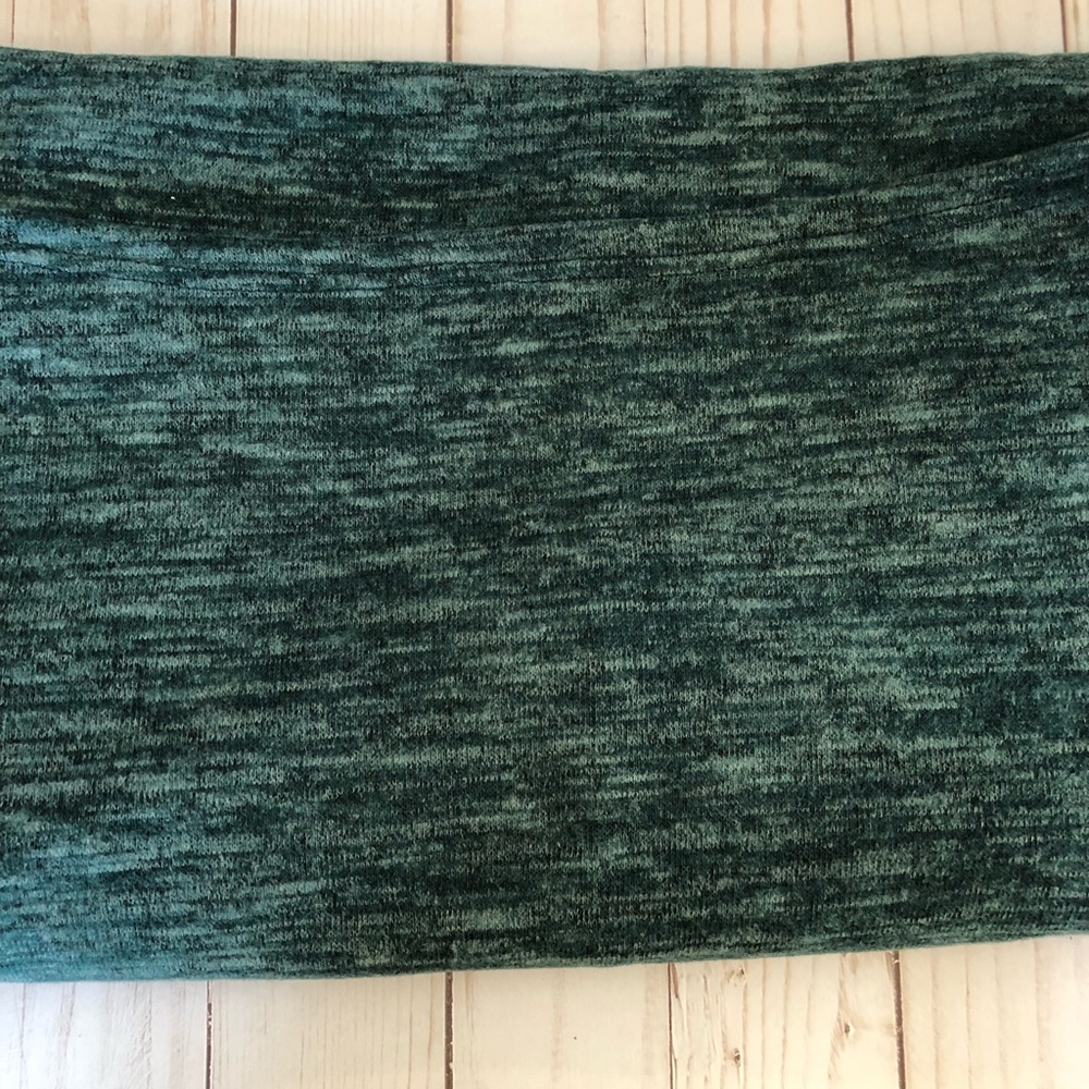💥Hunter Green Off The Shoulder Top💥 - Picture 3 of 3